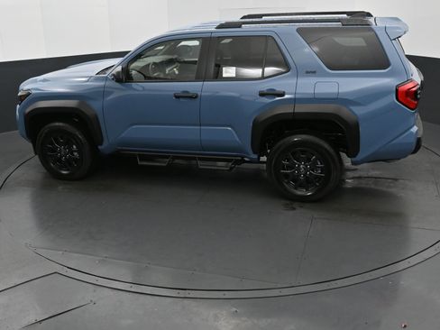 Used 2025 Toyota 4Runner SR5 AWD/4WD image 30