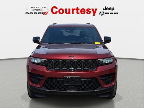 Certified 2023 Jeep Grand Cherokee Altitude AWD/4WD image 9