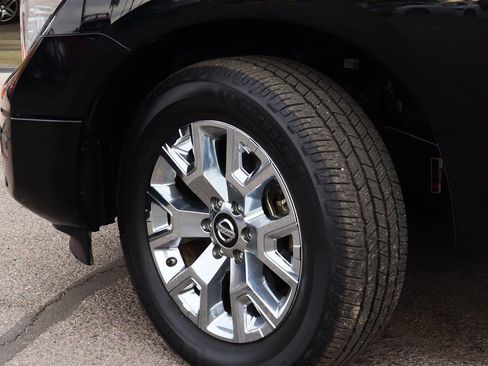 Used 2020 Nissan Titan SV w/ SV Convenience Package image 5