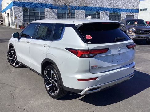 Used 2024 Mitsubishi Outlander SE Black Edition image 2