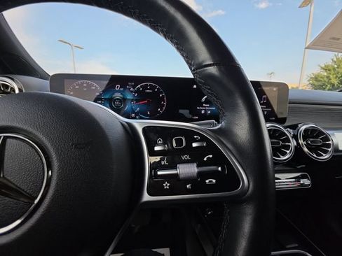 Used 2023 Mercedes-Benz GLB 250 4MATIC image 12
