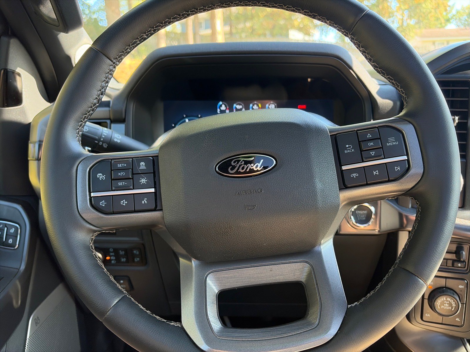 Used 2025 Ford F150 Lariat AWD/4WD image 32