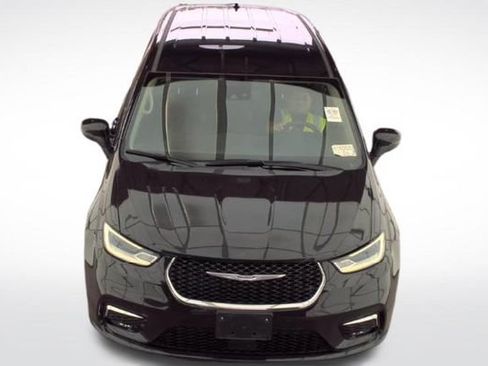 Used 2023 Chrysler Pacifica Touring-L FWD image 7