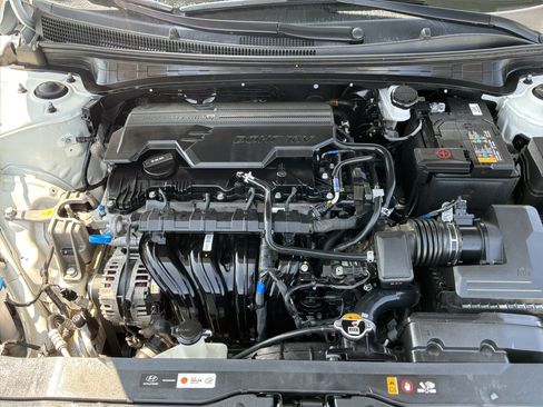 Used 2025 Hyundai Elantra SEL FWD image 34