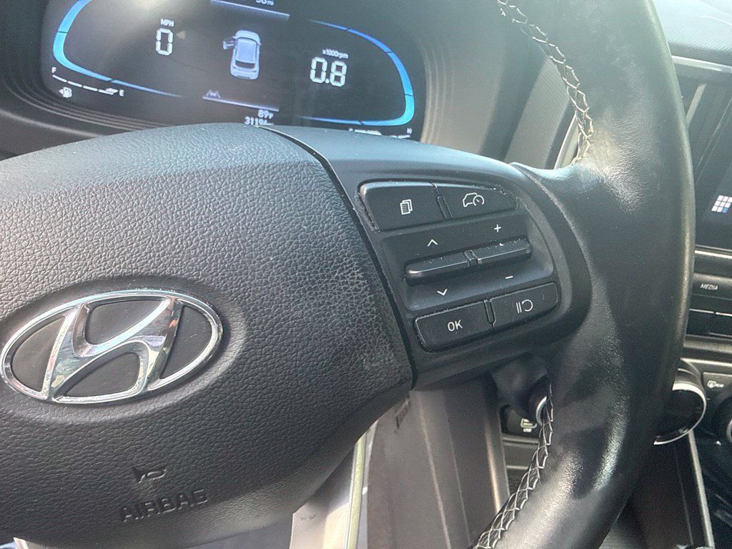 Used 2025 Hyundai Venue SEL FWD image 16
