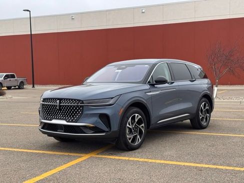 Used 2025 Lincoln Nautilus Premier image 34