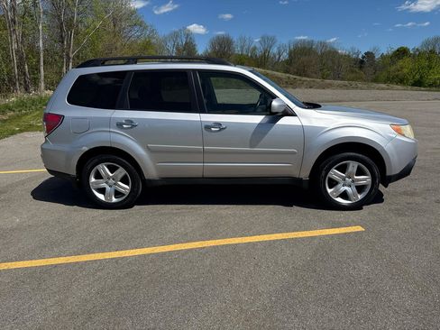 Used 2009 Subaru Forester 2.5X Limited AWD/4WD image 4