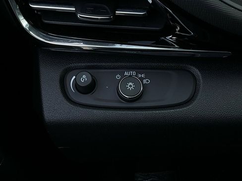 Used 2025 Buick Envista Sport Touring image 20