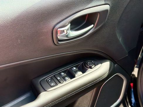 Used 2019 Jeep Compass Altitude image 18