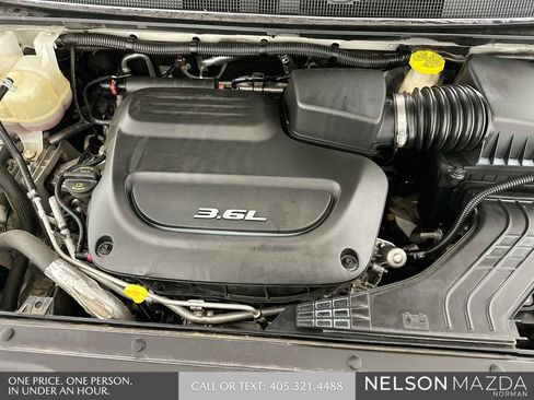 Used 2017 Chrysler Pacifica Touring-L FWD image 32