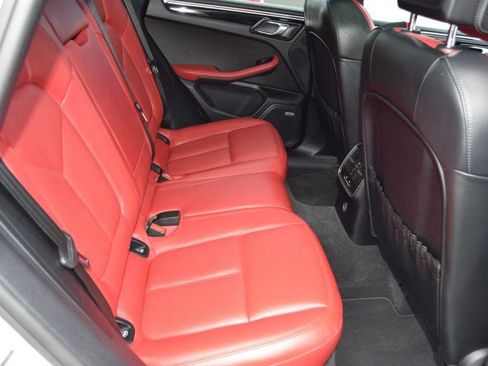 Used 2019 Porsche Macan AWD/4WD image 33