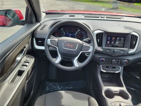 Used 2023 GMC Terrain SLE w/ Driver Convenience Package image 11
