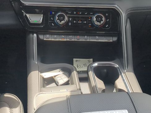 New 2025 GMC Sierra 2500 Denali w/ Denali Reserve Package image 27