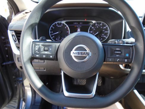 Used 2021 Nissan Rogue SV AWD/4WD image 16
