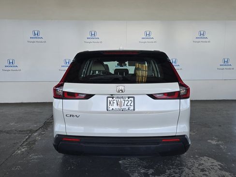 Used 2023 Honda CR-V LX image 5