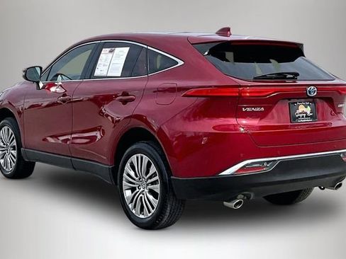 Used 2024 Toyota Venza Limited image 4