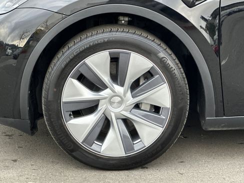 Used 2023 Tesla Model Y Long Range image 11