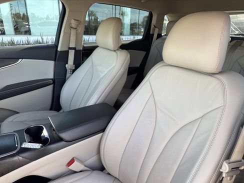 Used 2017 Lincoln MKX Select image 14