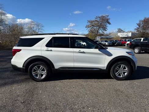 Certified 2022 Ford Explorer XLT w/ Equipment Group 202A AWD/4WD image 5