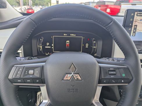 New 2025 Mitsubishi Outlander SEL image 31
