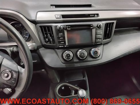 Used 2018 Toyota RAV4 LE AWD/4WD image 12