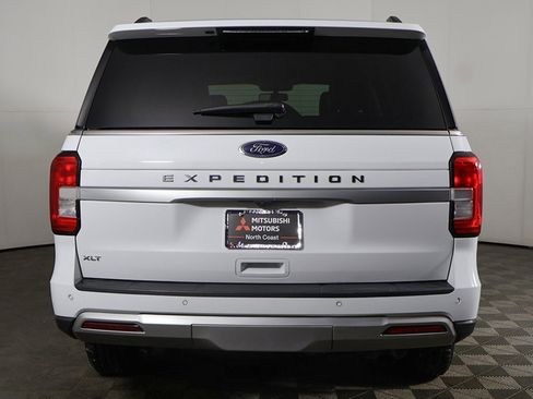 Used 2023 Ford Expedition XLT image 14