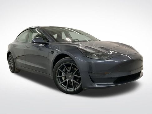 Used 2023 Tesla Model 3 Standard Range image 4