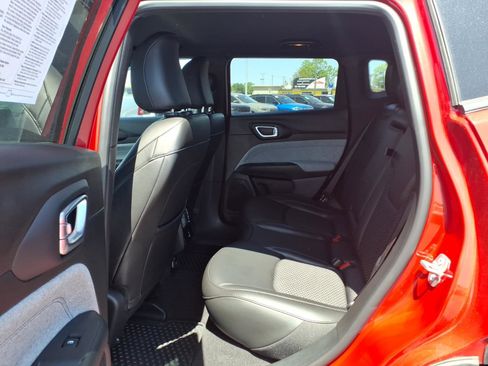 Used 2023 Jeep Compass Latitude w/ Convenience Group AWD/4WD image 11