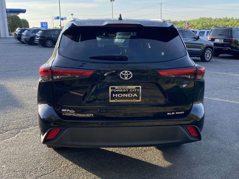 Used 2022 Toyota Highlander XLE image 4