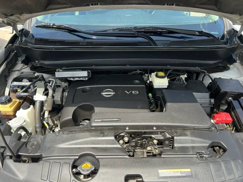 Used 2015 Nissan Pathfinder Platinum w/ Cargo Package FWD image 26