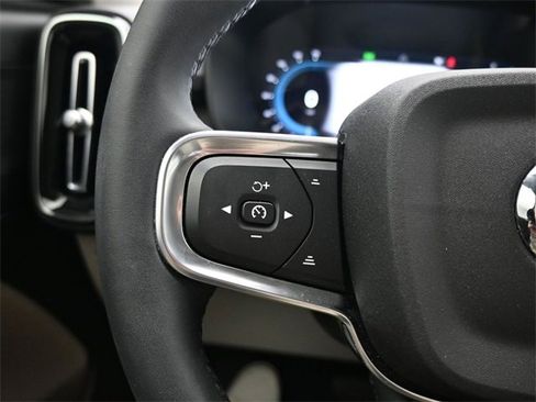 Used 2023 Volvo XC40 B5 Plus w/ Protection Package Premier image 24