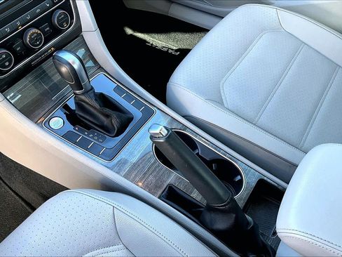 Used 2018 Volkswagen Passat 2.0T SE image 16