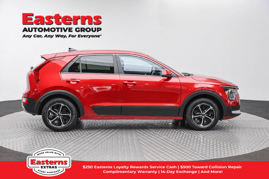 Used 2025 Kia Niro LX FWD image 5