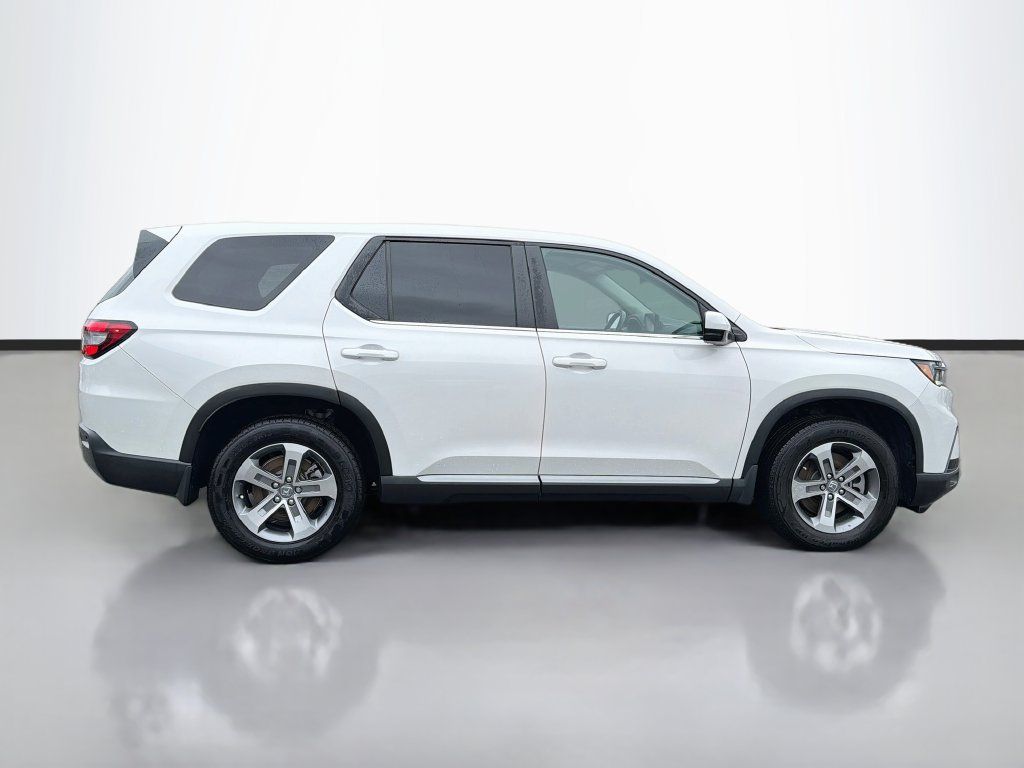 Used 2025 Honda Pilot EX-L image 4