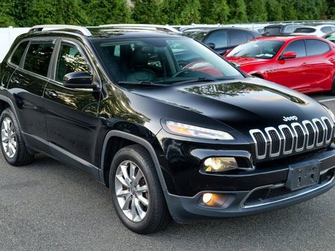 Used 2017 Jeep Cherokee Limited image 9