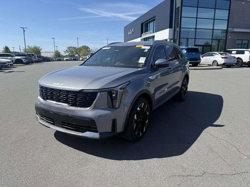 Used 2025 Kia Sorento EX image 1