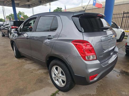 Used 2020 Chevrolet Trax LS FWD image 2