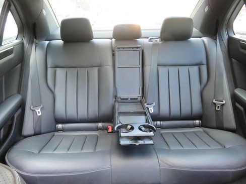 Used 2014 Mercedes-Benz E 550 4MATIC Sedan image 24