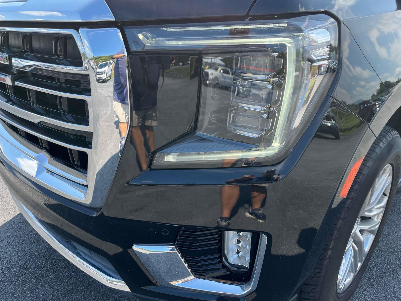 Used 2023 GMC Yukon SLT AWD/4WD image 9