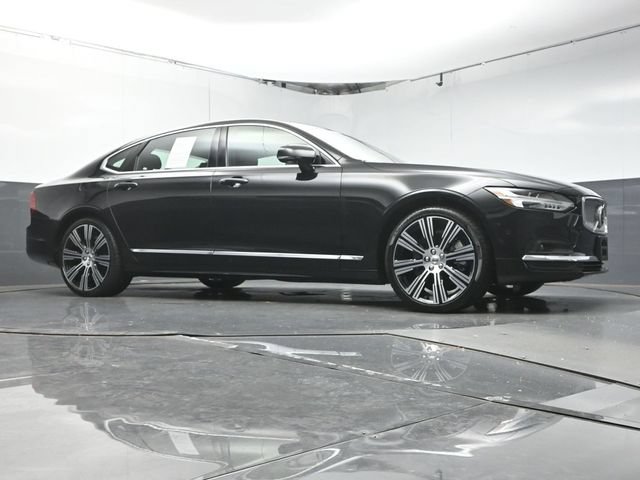 Used 2023 Volvo S90 B6 Plus AWD/4WD image 32