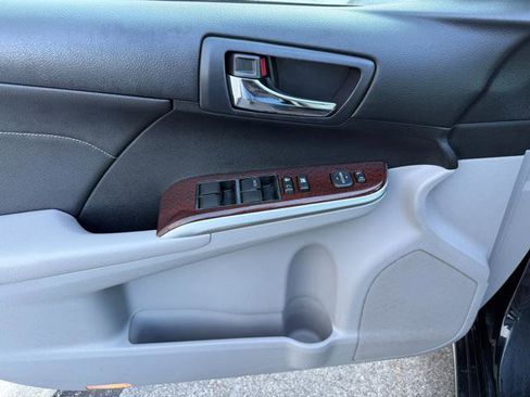 Used 2014 Toyota Camry XLE w/ Leather Package image 13