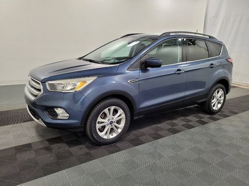 Used 2018 Ford Escape SE w/ SE Sync 3 Package AWD/4WD image 2