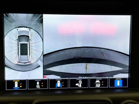 Used 2023 GMC Terrain Denali w/ Black Diamond Edition image 10