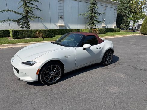 Used 2018 MAZDA MX-5 Miata Grand Touring RWD image 11