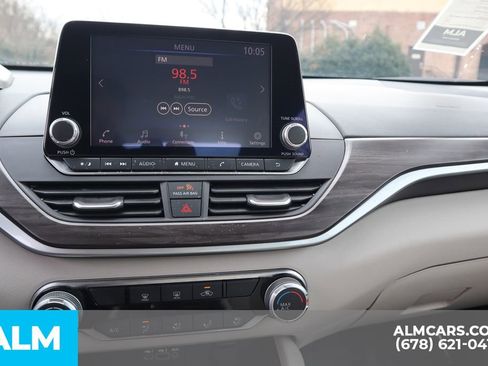 Used 2025 Nissan Altima 2.5 SV FWD image 33