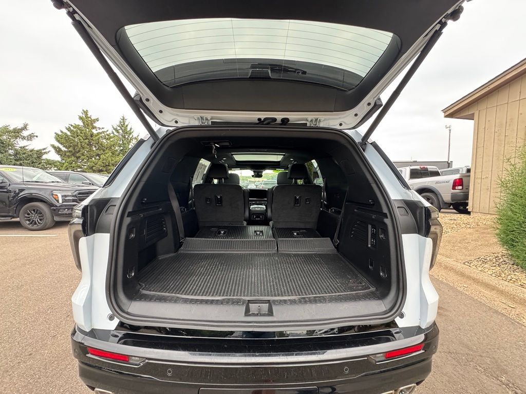 Used 2026 Chevrolet Traverse RS w/ LPO, Floor Liner Package AWD/4WD image 45