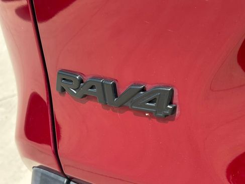Used 2022 Toyota RAV4 LE FWD image 12