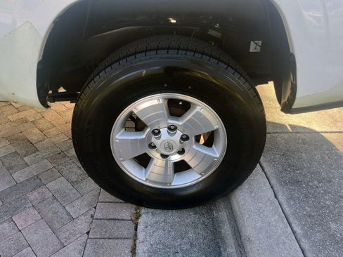 Used 2019 Toyota Tacoma SR RWD image 38