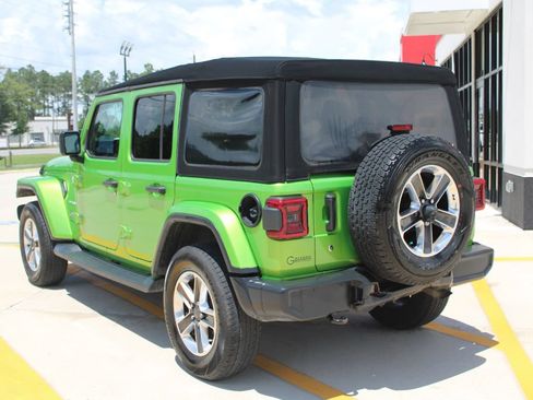 Used 2018 Jeep Wrangler Unlimited Sahara AWD/4WD image 5