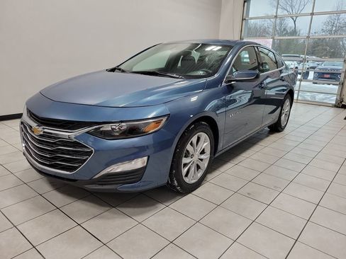 Used 2025 Chevrolet Malibu LT image 3